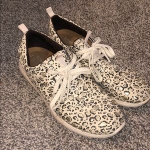 Toms tennis shoes